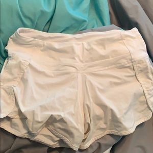 white lulu run times shorts